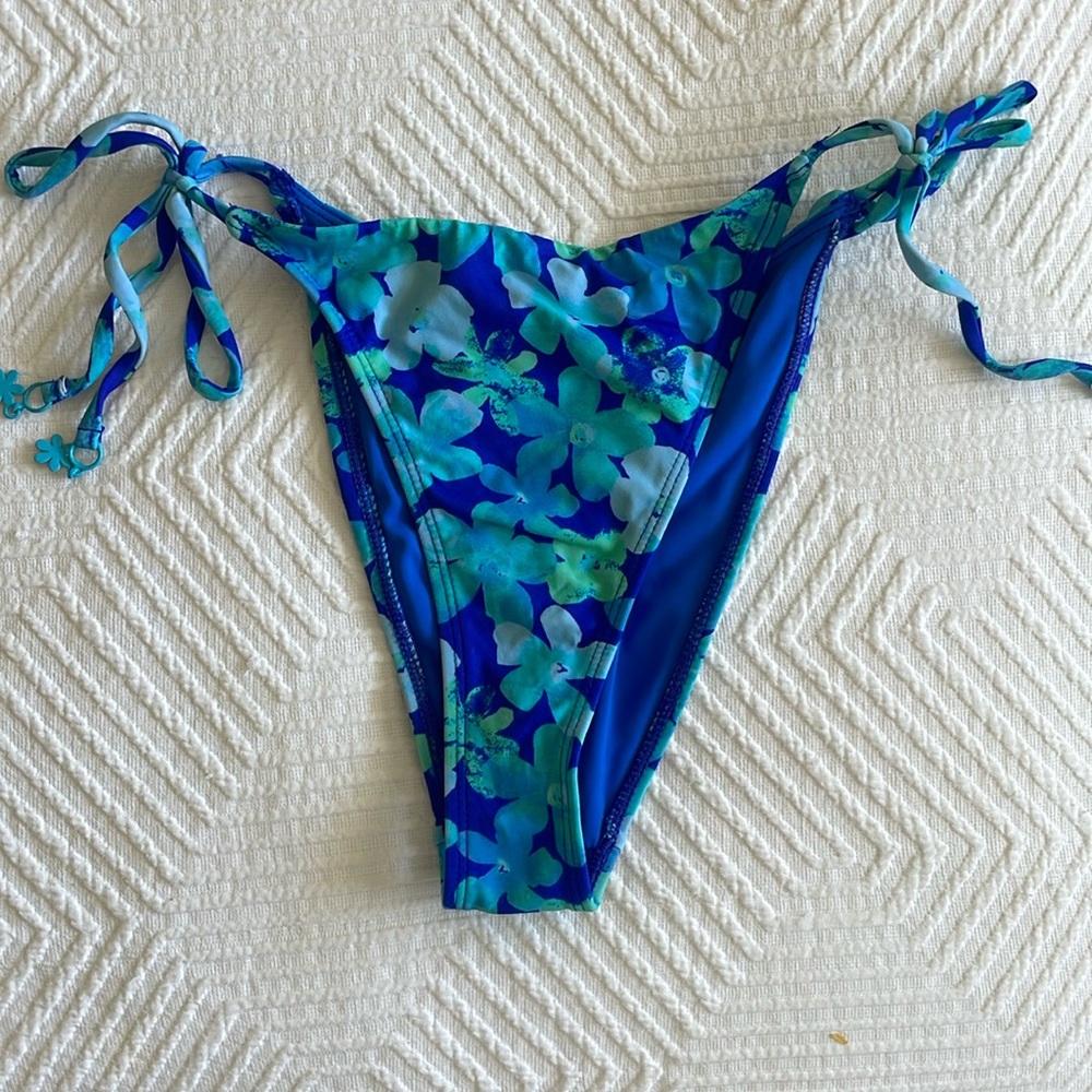 LA hearts Bikini Bottom